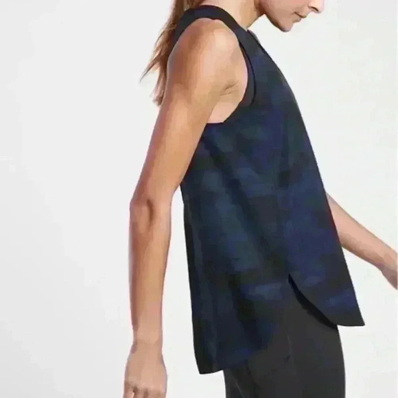 Athleta Navy Zephyr Print Blur Camo Sleeveless Crew Neck Athletic Tank Size XXS - Picture 2 of 15